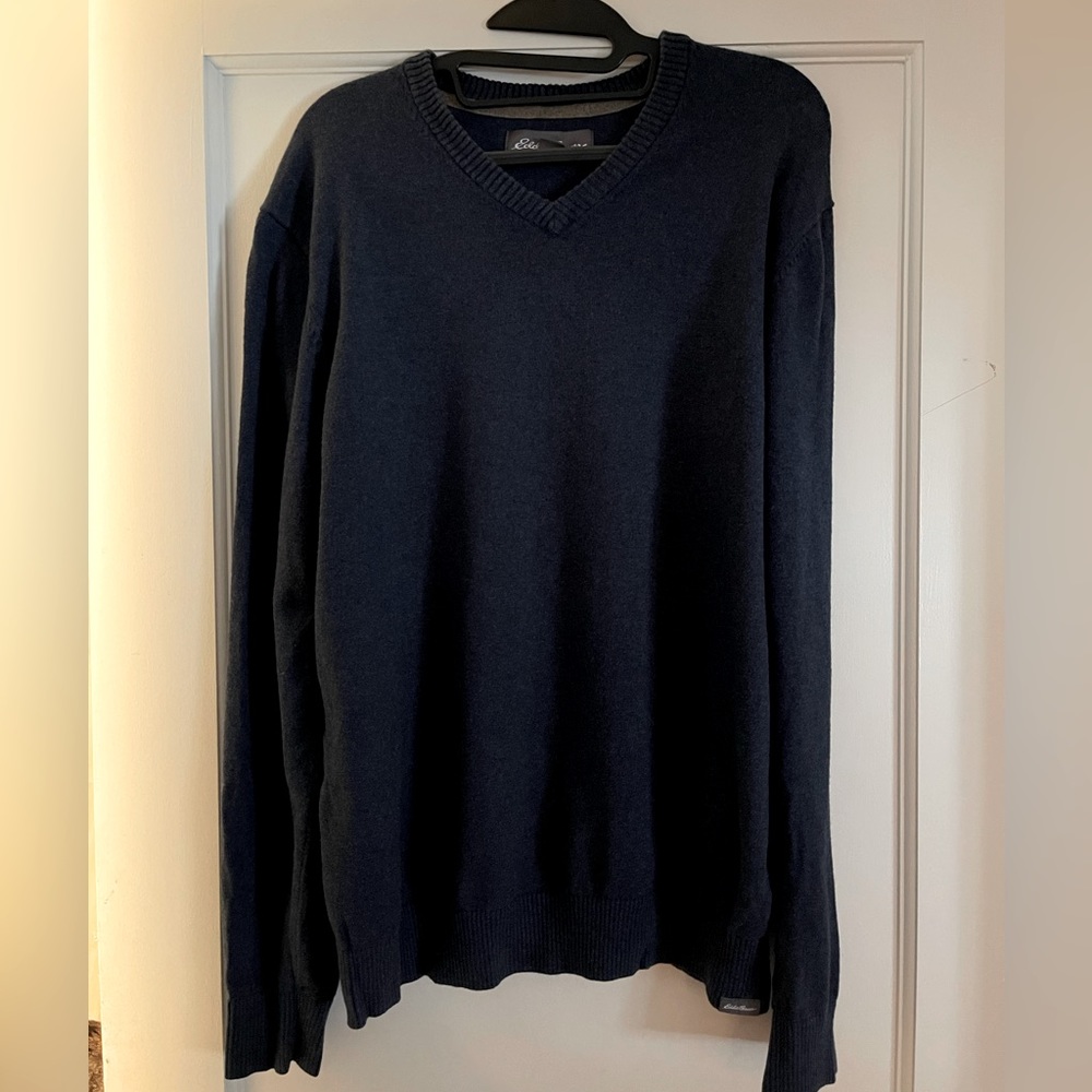 Men’s Eddie Bauer Lightweight V-Neck Sweater